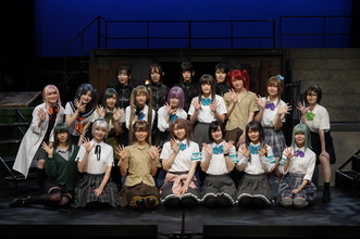 武装 JK の緊迫感が炸裂︕『リトルアーモリー THE STAGE』開幕︕︕
