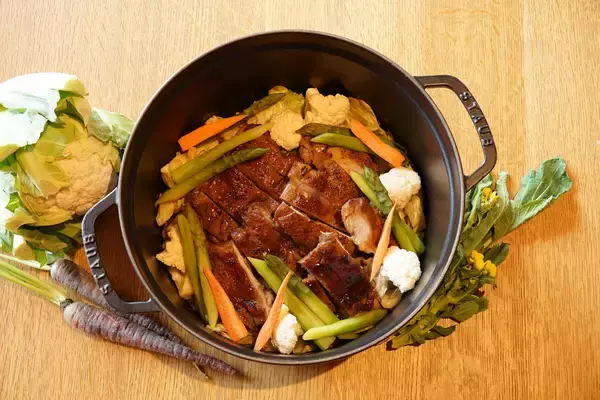 「新玉ねぎ・菜の花・筍　春の味覚が勢ぞろい！ガーデンの緑とテラスで味わう、大阪・舞洲『The Day Osaka』の春朝食ビュッフェ」の画像