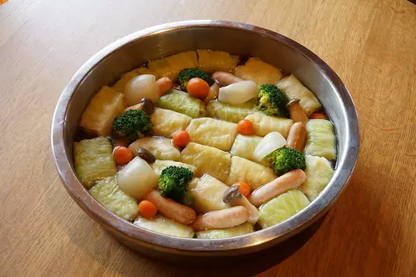 「新玉ねぎ・菜の花・筍　春の味覚が勢ぞろい！ガーデンの緑とテラスで味わう、大阪・舞洲『The Day Osaka』の春朝食ビュッフェ」の画像