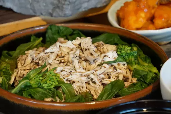 「新玉ねぎ・菜の花・筍　春の味覚が勢ぞろい！ガーデンの緑とテラスで味わう、大阪・舞洲『The Day Osaka』の春朝食ビュッフェ」の画像