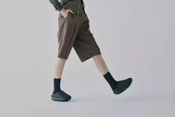 「仕事しながら体幹トレーニングができるオフィスシューズ「KAMOLEG 2.0 W」3月上旬より一般販売」の画像