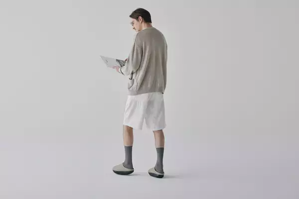 「仕事しながら体幹トレーニングができるオフィスシューズ「KAMOLEG 2.0 W」3月上旬より一般販売」の画像