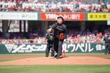 「【テレビ新広島】『新しいカギ』ハナコ・岡部が人生初の始球式」の画像1