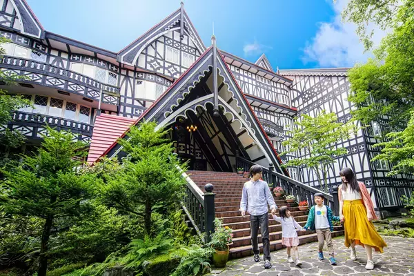 0歳から泊まれる安心ステイ。軽井沢おもちゃ王国オフィシャルホテルが今春も家族旅行をサポート
