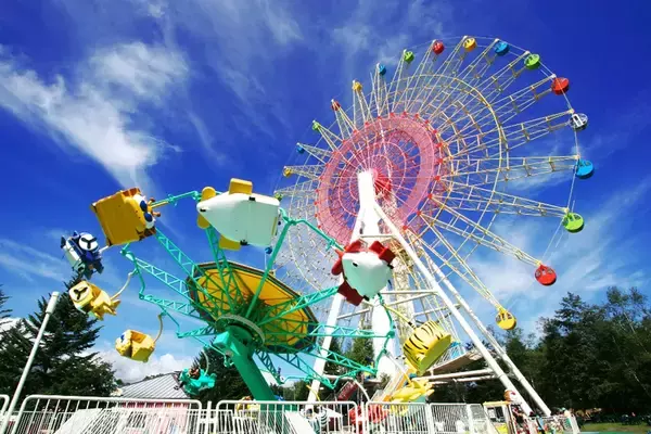 「0歳から泊まれる安心ステイ。軽井沢おもちゃ王国オフィシャルホテルが今春も家族旅行をサポート」の画像