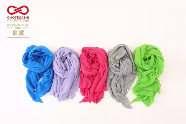 「OTA KNITの人気ニット2アイテム　「ちくちくしないマフラー」＆「ふわふわカシミヤショール」がOMOTENASHI Selection 金賞を受賞」の画像