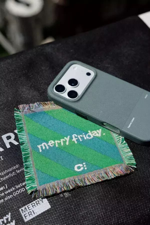 「手のひらサイズの「MERRYFRIDAY」。韓国発スローケットブランド「MERRYFRIDAY」とキュレーションストア「CAViAR PRODUCTS」が初コラボ。」の画像