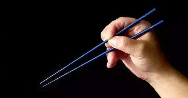 Makuake支援総額835万円突破！箸先約1.7mm×0.2mm微細加工で「掴みやすさ」を追求した64チタン箸「蒼律」