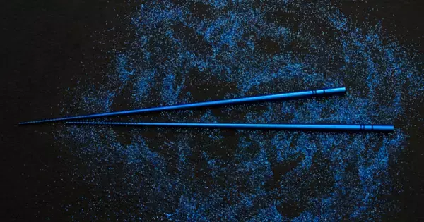 「Makuake支援総額835万円突破！箸先約1.7mm×0.2mm微細加工で「掴みやすさ」を追求した64チタン箸「蒼律」」の画像