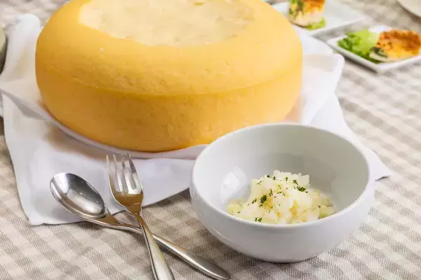 「ホテル京阪 京橋 グランデGWランチ＆ディナービュッフェ2026ライブキッチンではランチ「チーズリゾット」、ディナー「ローストビーフ」をご提供」の画像