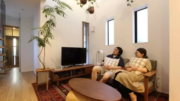 建坪10坪でも窮屈さを感じないコンパクト住宅、アースが「お客様インタビュー第2弾」を公開