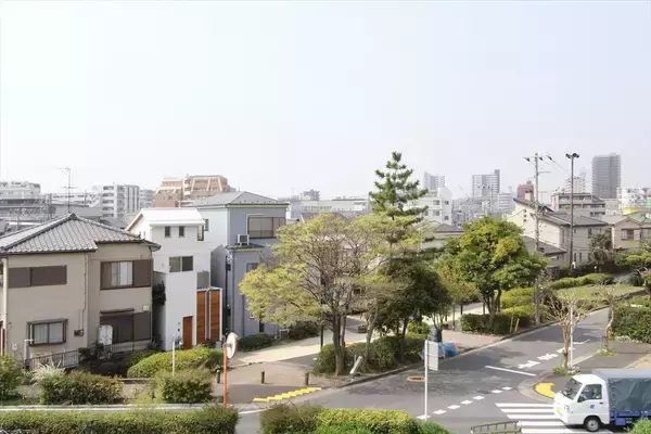 「建坪10坪でも窮屈さを感じないコンパクト住宅、アースが「お客様インタビュー第2弾」を公開」の画像