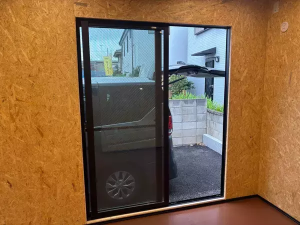 「電気設備と専用駐車スペース付きトランクルーム【パワーストレージ東村山市久米川町4丁目】が東村山市久米川町にOPEN‼」の画像