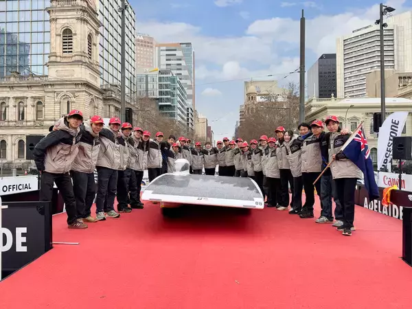 オーストラリア大陸3,000km縦断レースで日本勢2位の完走！「工学院大学ソーラーチーム」世界大会参戦報告会を開催