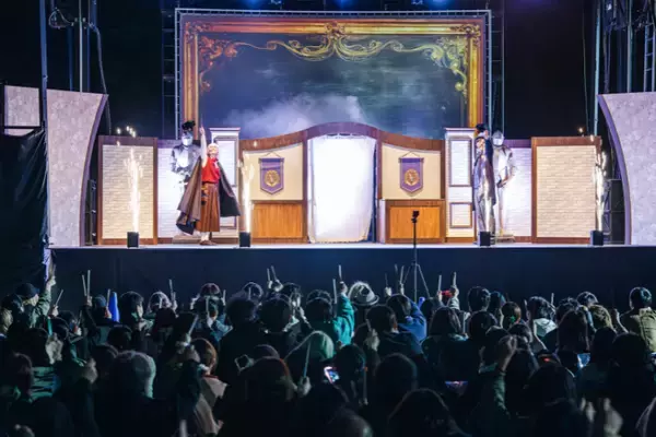 「東京会場は、大熱狂の開幕！リアル脱出ゲーム「全国夜の遊園地」シリーズ最新作『夜の魔法学校からの脱出』北海道／広島会場の詳細を発表！」の画像