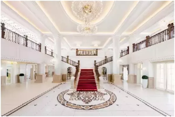 「阪急電車と歩んだ100年。宝塚ホテル開業100周年記念のヘッドマークを阪急電車の車両に掲出します5月1日（金）から7月30日（木）まで」の画像