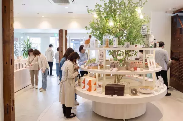 「年間 55万個を売る米粉バウムクーヘン——障がいのある人もない人も「得意を持ち寄って働く」現場のつくり方」の画像