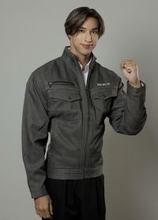 歌手・俳優・華道家の當間ローズが2026年4月より、遺品整理会社 ゼロプラスのアンバサダーに就任