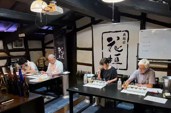 「漁期2ヶ月の“赤い宝石”を1瓶に丸ごと凝縮　27年熟成の秘蔵古酒と味わう『越前蟹乃醤』ペアリングセット、12月25日販売開始」の画像