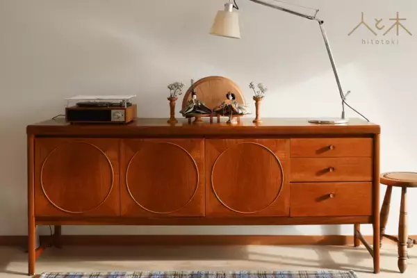 「伝統的なのにモダンなインテリアにも合う雛人形が登場　自宅の雰囲気に合わせて選べる、9種類の京都西陣織衣装と2種類の台座」の画像