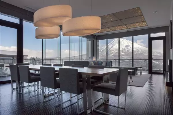 「桜・新緑・春紅葉・雪山、4つの季節が一度に交差する、春のニセコへ　ニセコユナイテッドのリフト券が最大半額　5月6日まで営業予定！」の画像