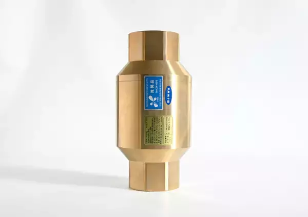 人手不足時代の新標準へ。給水本管に直結する「UFB DUAL®50A」が、大規模施設の衛生管理を自動化