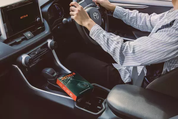 「1万円で“車内アップグレード”を実装。ワイヤレスCarPlay／Android Auto＋独立OSを挿すだけで起動する「GetPairr On The Go」──配線・待ち時間・抜き差しを削って、走りを止めない。」の画像