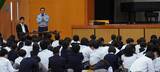 「近大附属広島中学校東広島校が交通安全・防犯講習会を実施　中学生が交通ルールの大切さとSNSの安全な利用方法を学ぶ」の画像1