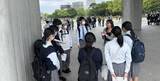 「近畿大学附属広島中学校東広島校3年生が平和について学ぶ　広島平和記念公園でのフィールドワークによる平和学習を実施」の画像1