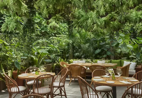 「ザ・シンガポール・エディション　春の訪れを祝うイースターに、1日限定のファミリーフレンドリーな美食体験と期間限定販売オリジナルチョコレートスイーツが登場」の画像