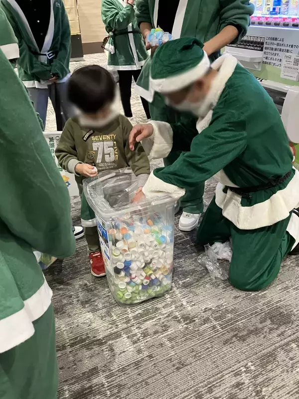 「医誠会国際総合病院にやってきた！みどりのサンタがつなぐ、クリスマスのやさしい循環」の画像
