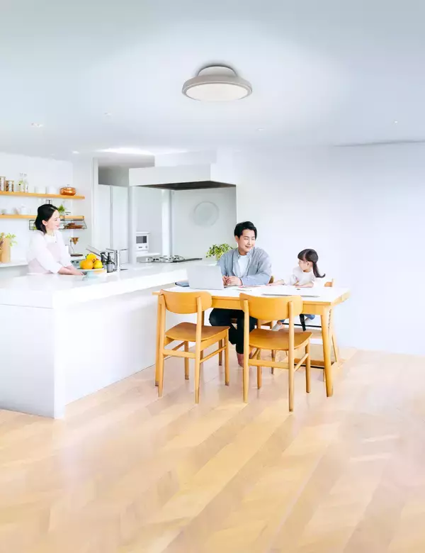 「“1台3役”で電気代高騰と花粉対策に　空気循環・HEPA清浄・LED照明を1台に集約した次世代シーリングファンライト、3月上旬よりMakuakeで先行販売」の画像