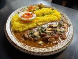 「神保町50店以上を食べ歩いて辿り着いた答え。小麦粉・砂糖不使用、20種以上のスパイスで仕上げる牛すじ専門『Calme Spice Curry』がオープン」の画像1