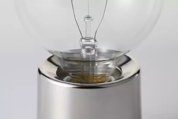 「点けても消しても美しい日本製シーリングライト「BULB LIGHT CAP」に全8色の新ラインナップが登場」の画像