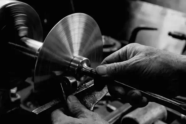 「点けても消しても美しい日本製シーリングライト「BULB LIGHT CAP」に全8色の新ラインナップが登場」の画像