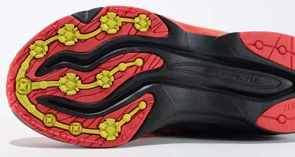 「子どものための靴「瞬足」からスタートダッシュ時に威力を発揮する　「FIRE BOOSTER(ファイヤーブースター)」登場　足育思想に基づいた設計で快適な履き心地も実現」の画像