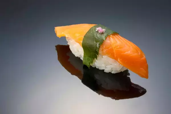 「「板前鮨 はなれ」が2月13日より季節限定セットを提供開始　寿司と日本酒の華やかな「ITAMAE SAKURA PREMIUM SET」桜が香る、銀座と赤坂の春時間」の画像