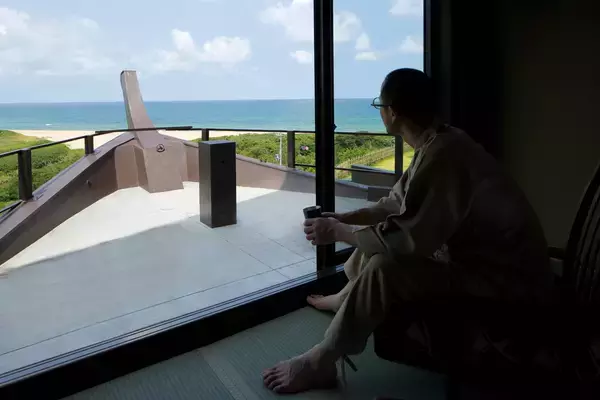 【喧騒を離れる大人の一人旅】海のある京都の穴場「夕日ヶ浦」。夜は波の音だけが聞こえる『旅亭 櫂』で、何もしない贅沢を。｜夕日ヶ浦温泉 旅亭 櫂-KAI-