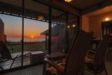 「【喧騒を離れる大人の一人旅】海のある京都の穴場「夕日ヶ浦」。夜は波の音だけが聞こえる『旅亭 櫂』で、何もしない贅沢を。｜夕日ヶ浦温泉 旅亭 櫂-KAI-」の画像2