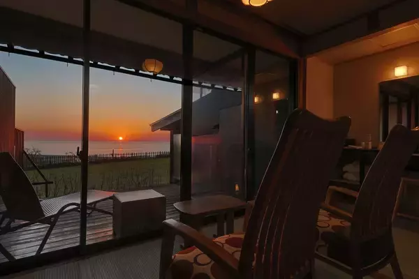 「【喧騒を離れる大人の一人旅】海のある京都の穴場「夕日ヶ浦」。夜は波の音だけが聞こえる『旅亭 櫂』で、何もしない贅沢を。｜夕日ヶ浦温泉 旅亭 櫂-KAI-」の画像