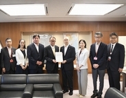荒川沿川の7区長による国土交通大臣への要望書提出