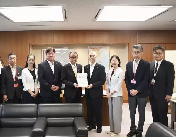 荒川沿川の7区長による国土交通大臣への要望書提出
