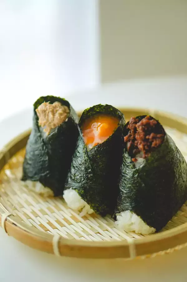 「こととやが、2月中旬より「おにぎりを愉しむ」を開催　春の行楽シーズンに向けた様々なおにぎり商品が販売」の画像