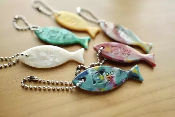 白老の海洋プラスチックごみが、ふるさと納税返礼品に　アップサイクルキーホルダーの取り扱いを開始、ワークショップ展開も