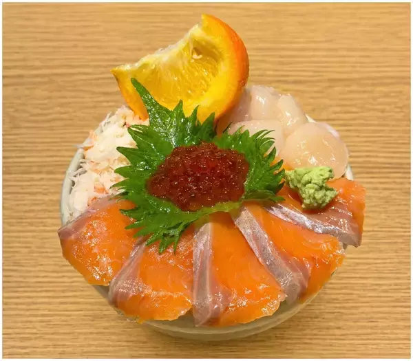 「熱海発「柑橘で育てたサクラマス」熱海だいだいサクラマスが味わえる海鮮丼がゴールデンウィーク限定で解禁！！」の画像