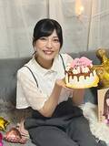 「福田未来、デビュー日にファンと乾杯！「もっとサヨナラ」MVプレミア公開　サプライズケーキで門出を祝福」の画像2