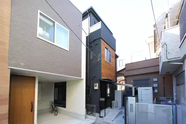 「限られた18坪で快適に暮らす二世帯住宅へ　築31年の戸建てをバリアフリーと高い収納力で一新したリノベーション事例を公開」の画像