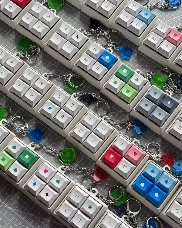 「日本初上陸！韓国発カスタムキーリング「ムヨンジヨン」」の画像