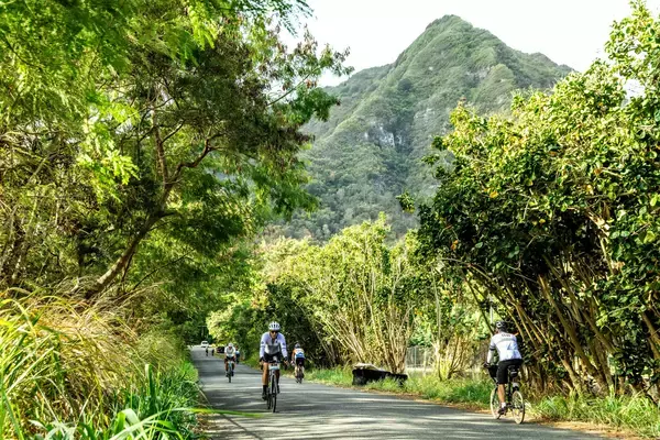 「絶景のオアフ島を駆け抜ける、自転車で楽しむ人気のリゾートライドイベント「ホノルルセンチュリーライド2026」参加ライダー募集開始！！」の画像