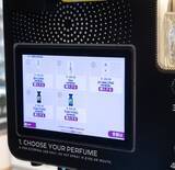 「2026年ヒット予測の決定版　「スプレー型香水自販機」が池袋に常設オープン！　15種の高級香水を150円から楽しめる体験型フレグランススポット」の画像2